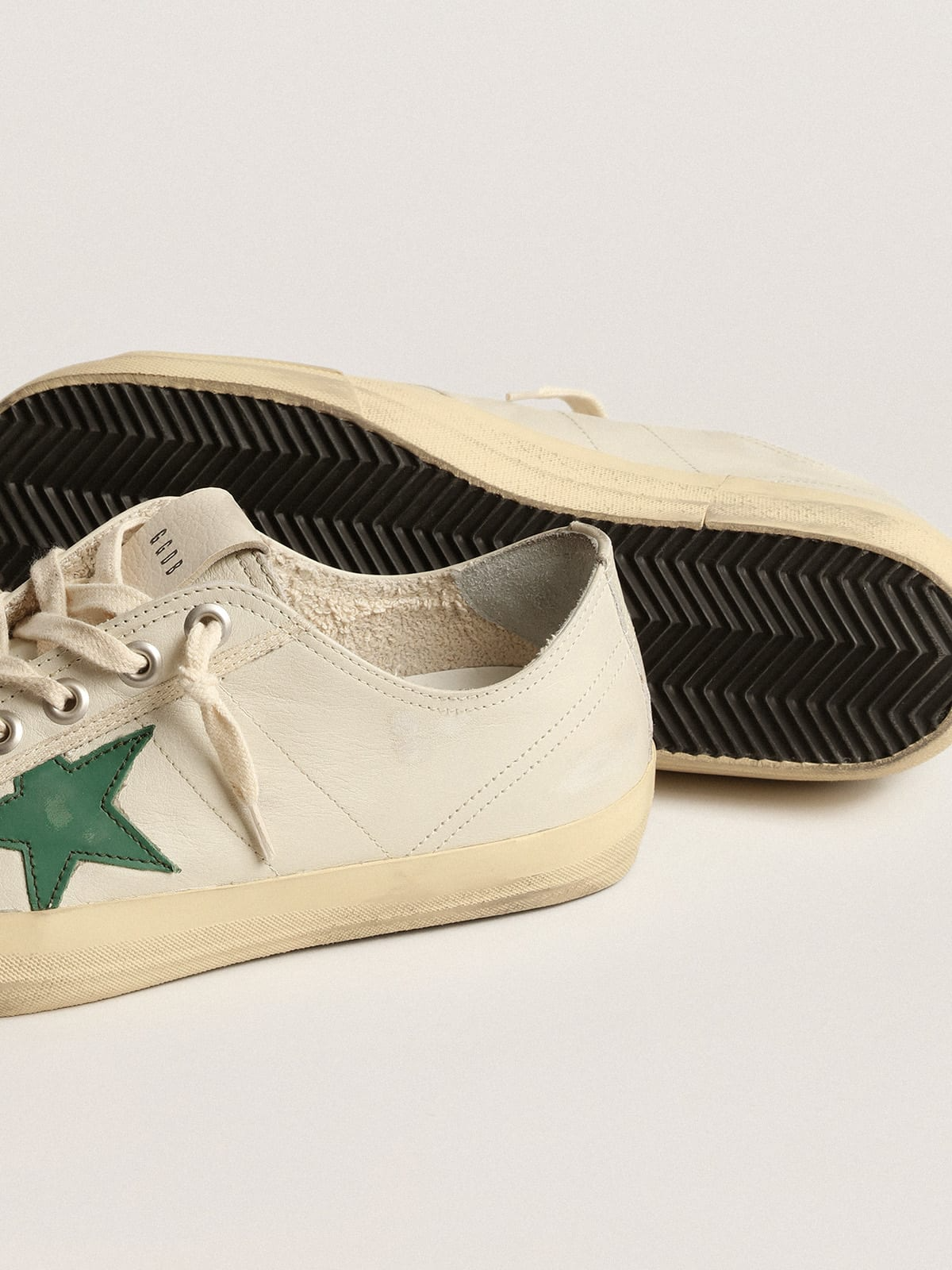 V-Star en cuir brillant avec étoile en cuir vert