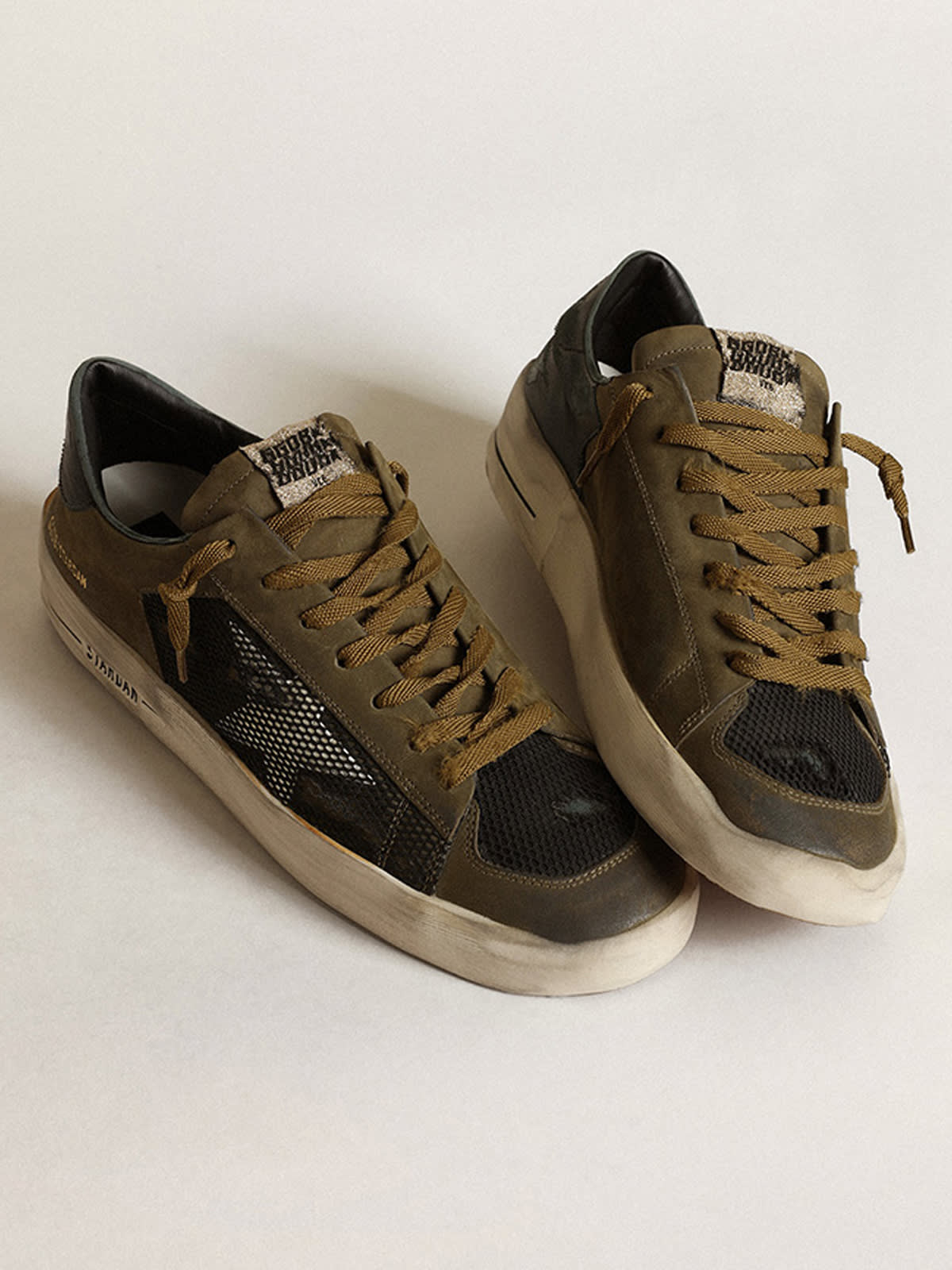 Stardan homme en nubuck vert militaire et résille noire avec étoile blanche